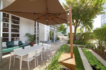 greenview hotel by lowkl