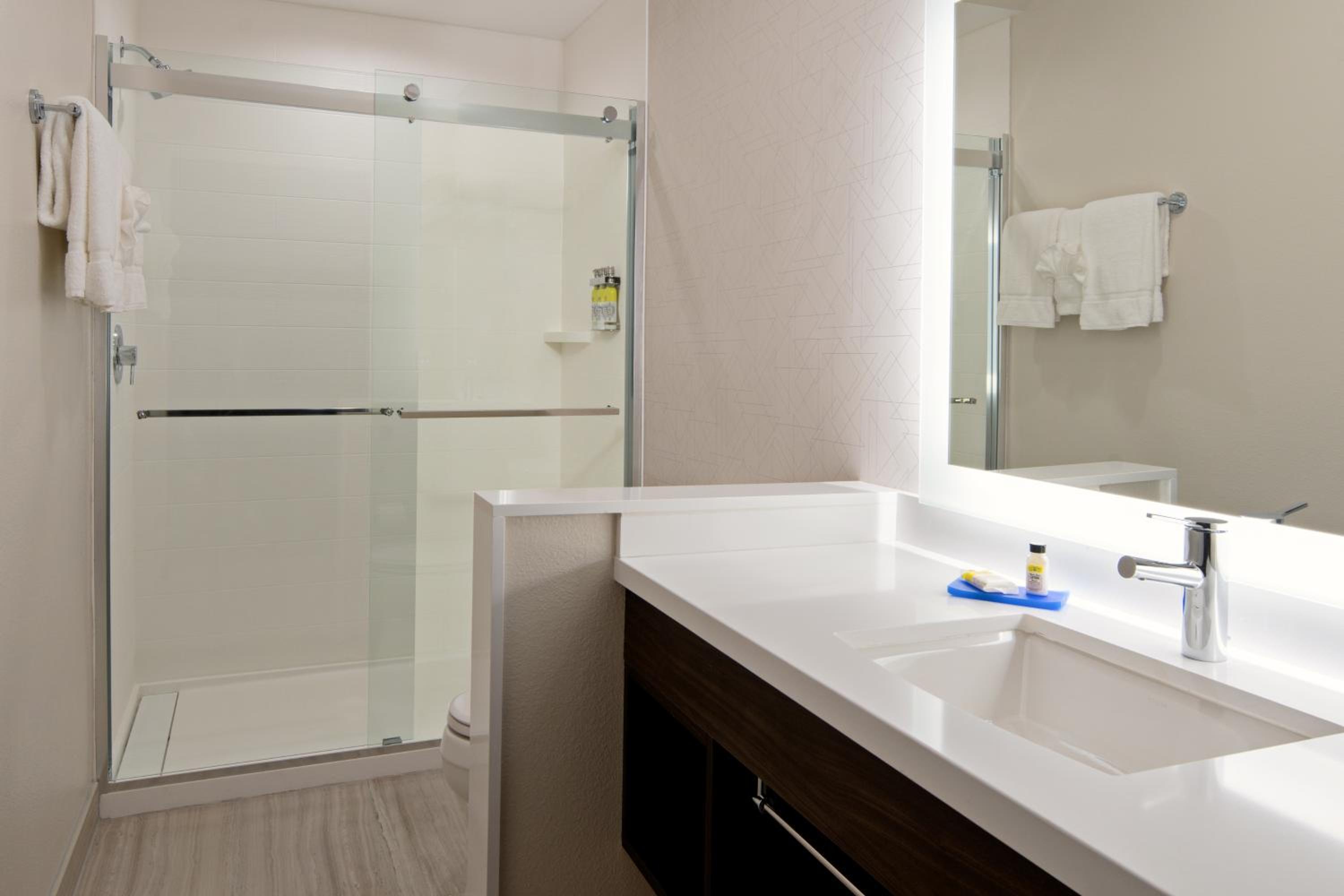 holiday inn express and suites valencia santa clarita