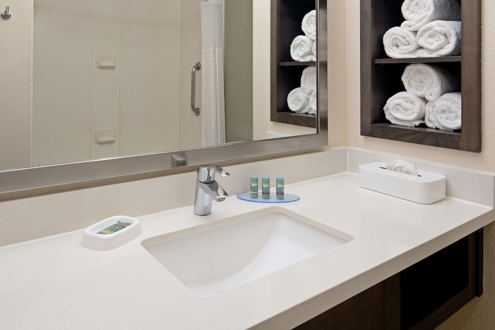 holiday inn express and suites valencia santa clarita