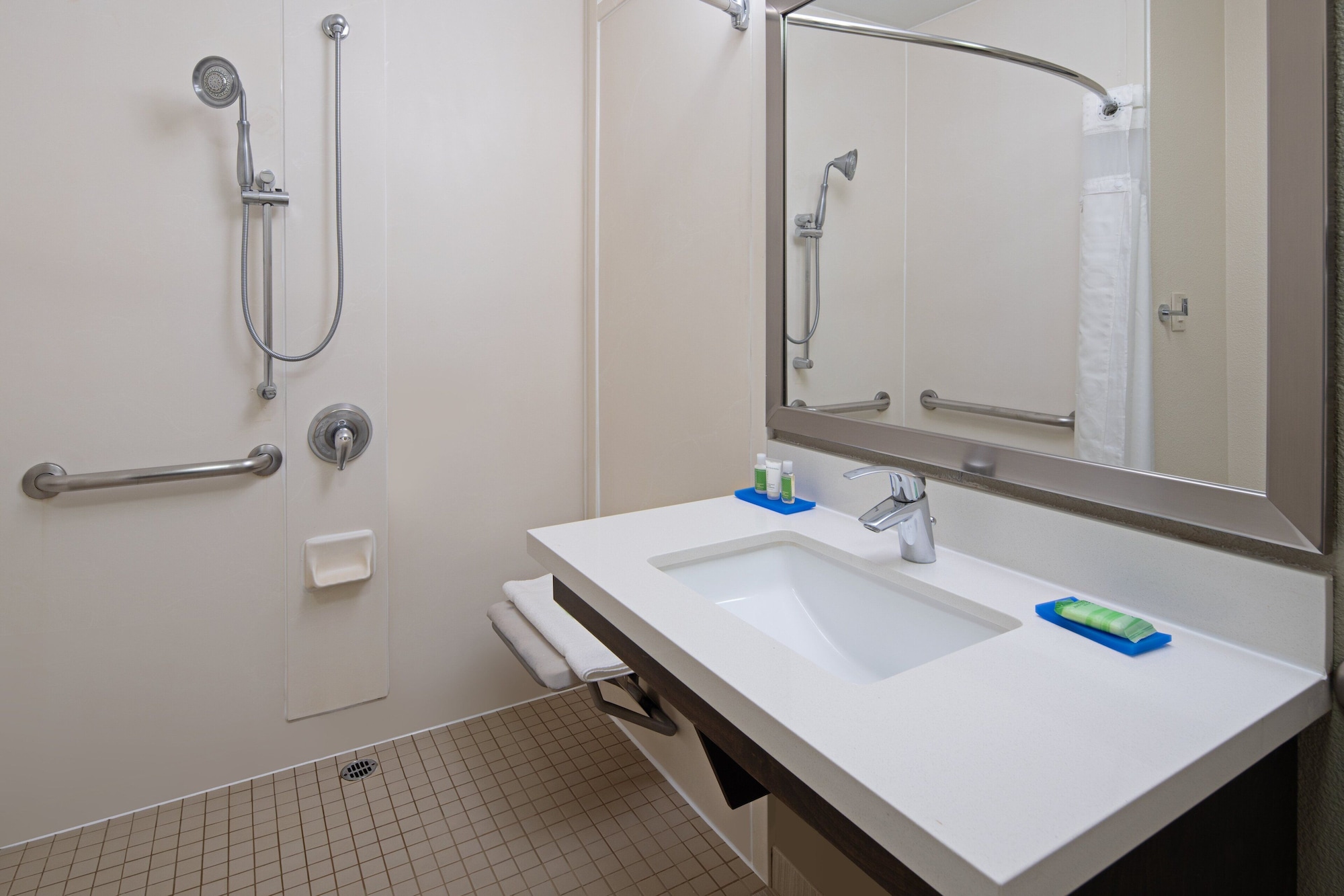 holiday inn express and suites valencia santa clarita