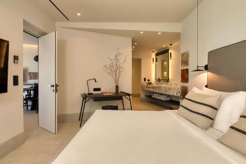 domes novos santorini autograph collection