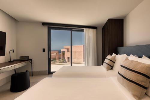 domes novos santorini autograph collection