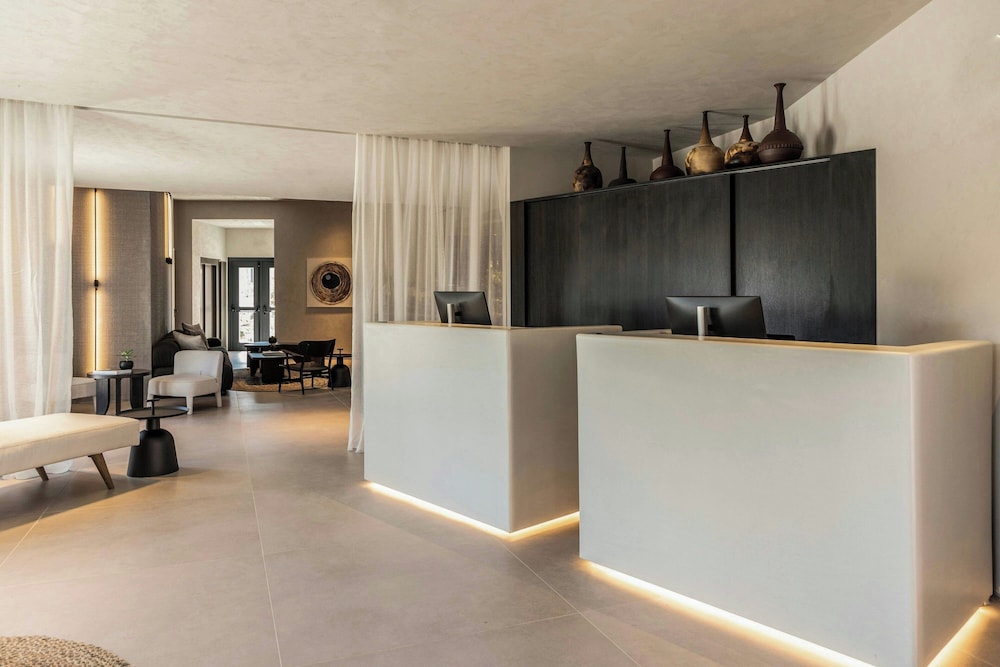 domes novos santorini autograph collection