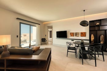 domes novos santorini autograph collection