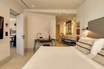 domes novos santorini autograph collection