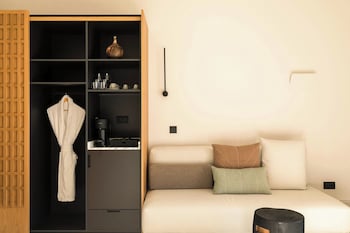 domes novos santorini autograph collection