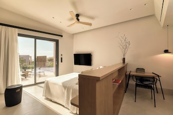 domes novos santorini autograph collection