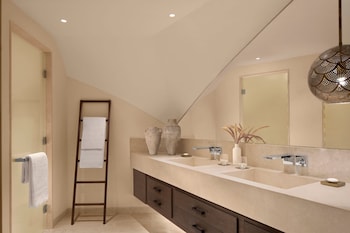 nujuma a ritz carlton reserve