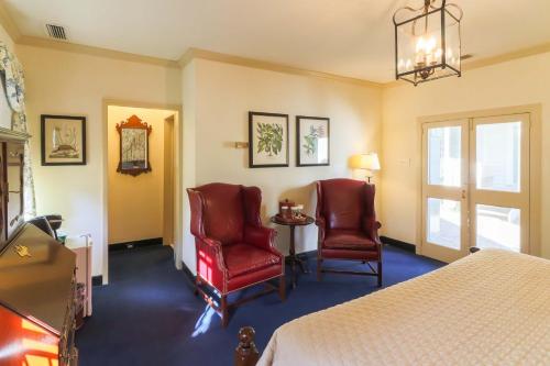 colonial houses an official colonial williamsburg hotel