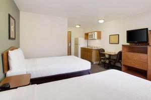 woodspring suites richmond west i 64