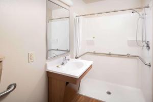 woodspring suites richmond west i 64