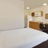 woodspring suites richmond west i 64