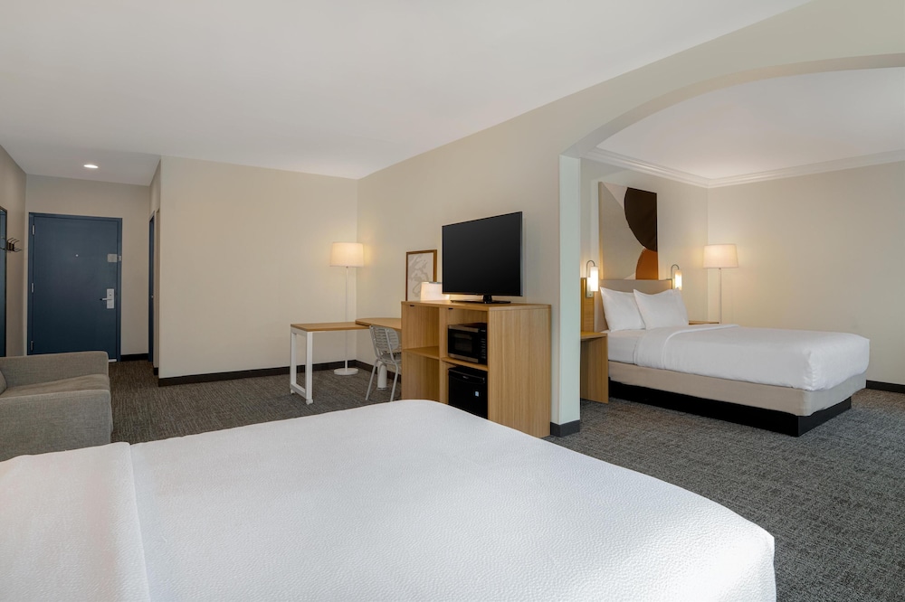 spark by hilton rahway