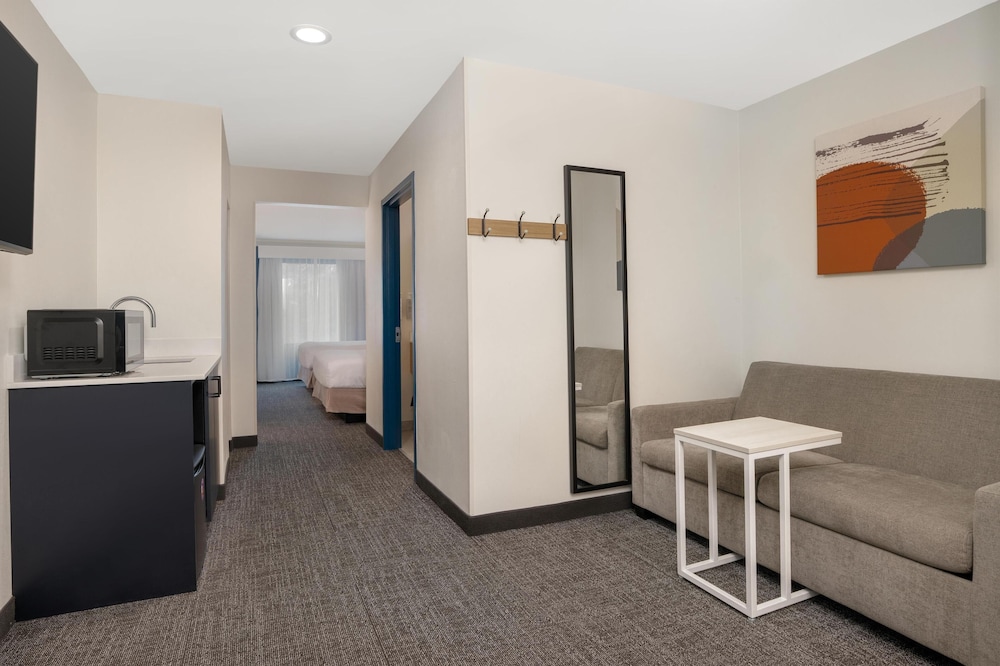 spark by hilton rahway