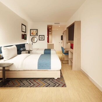 hampton by hilton malaga martiricos