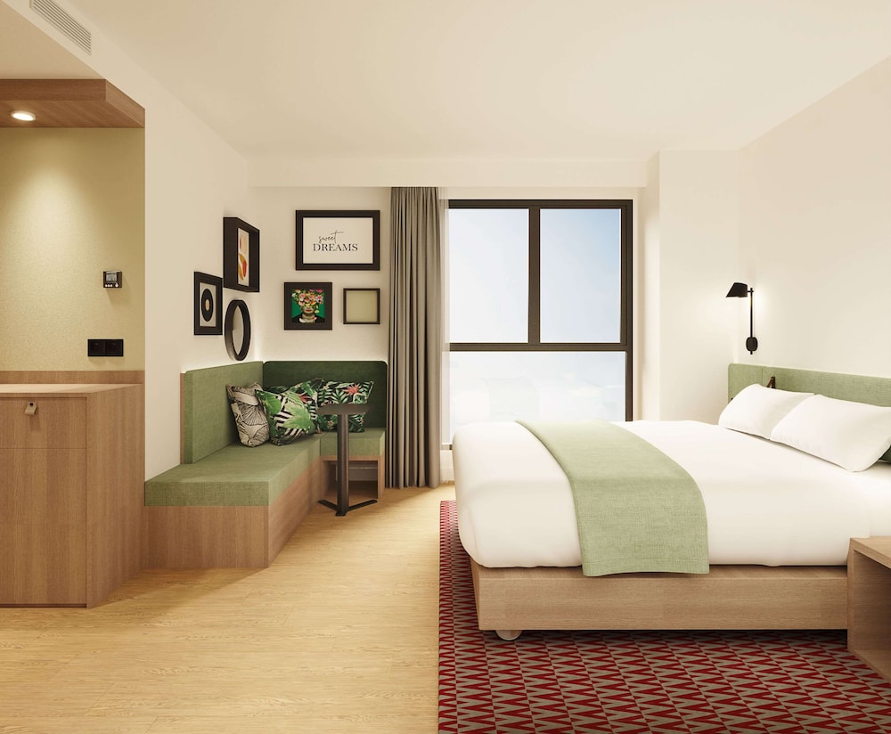 hampton by hilton malaga martiricos