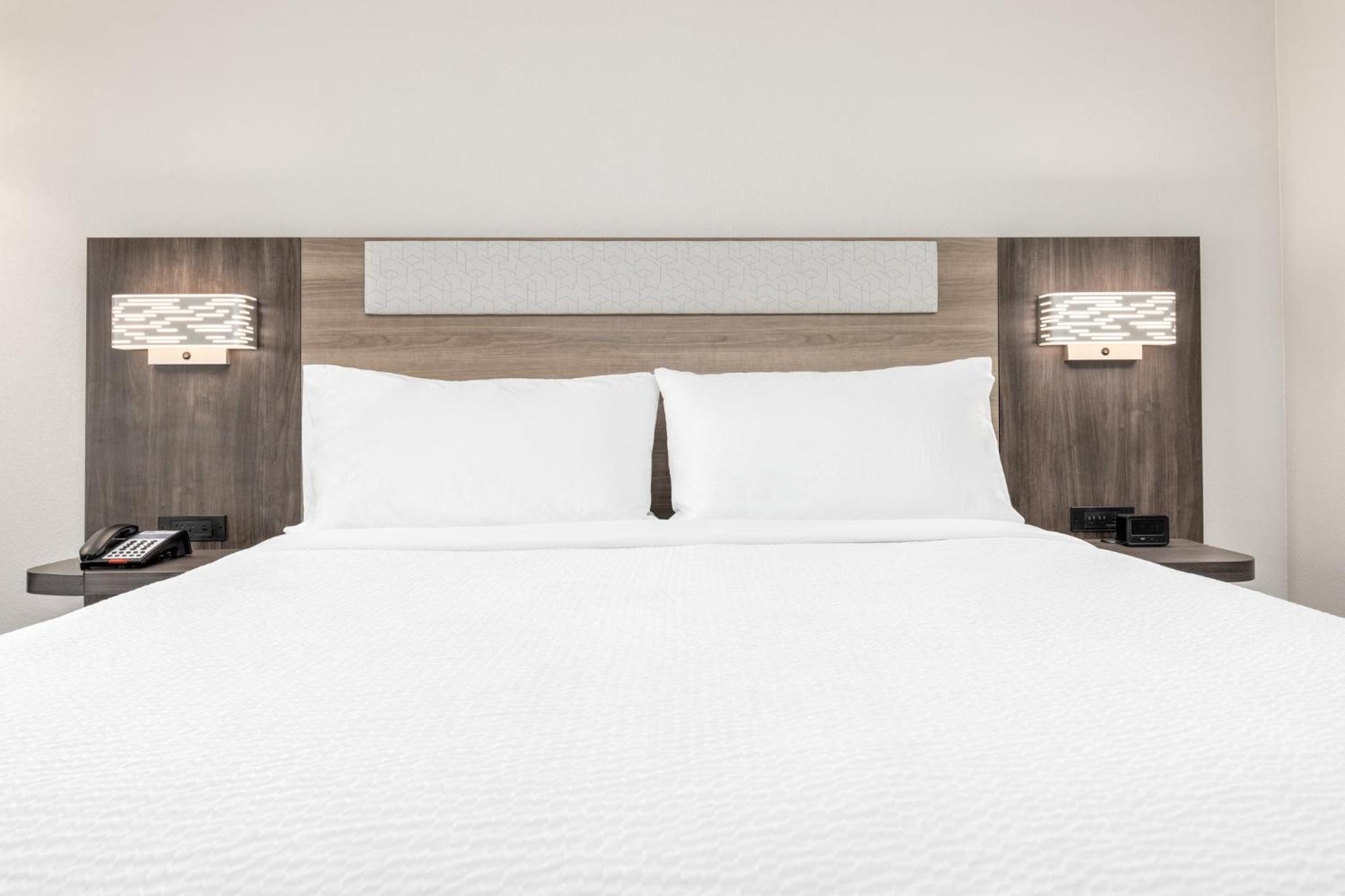 holiday inn express and suites austin airport east