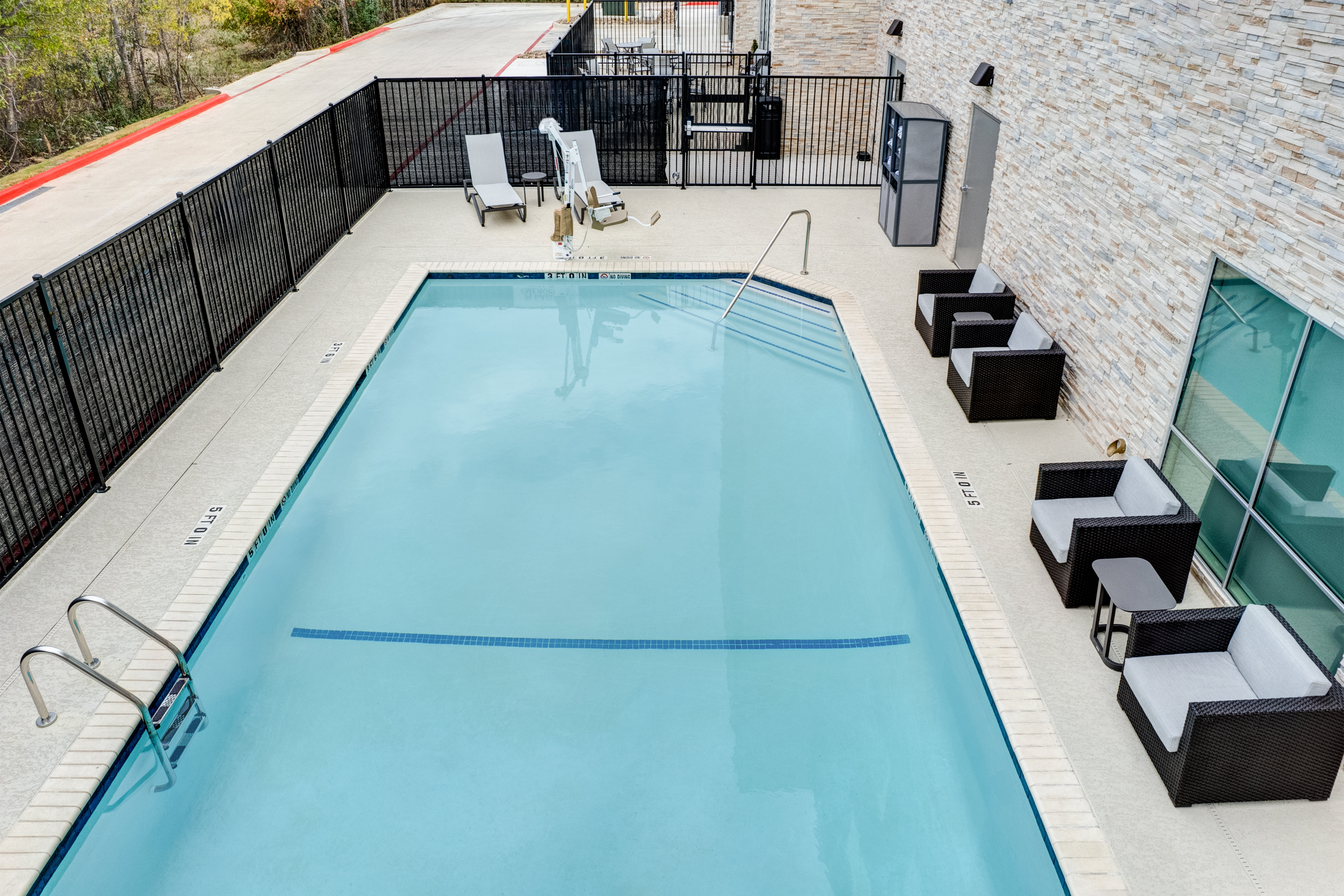 holiday inn express and suites austin airport east