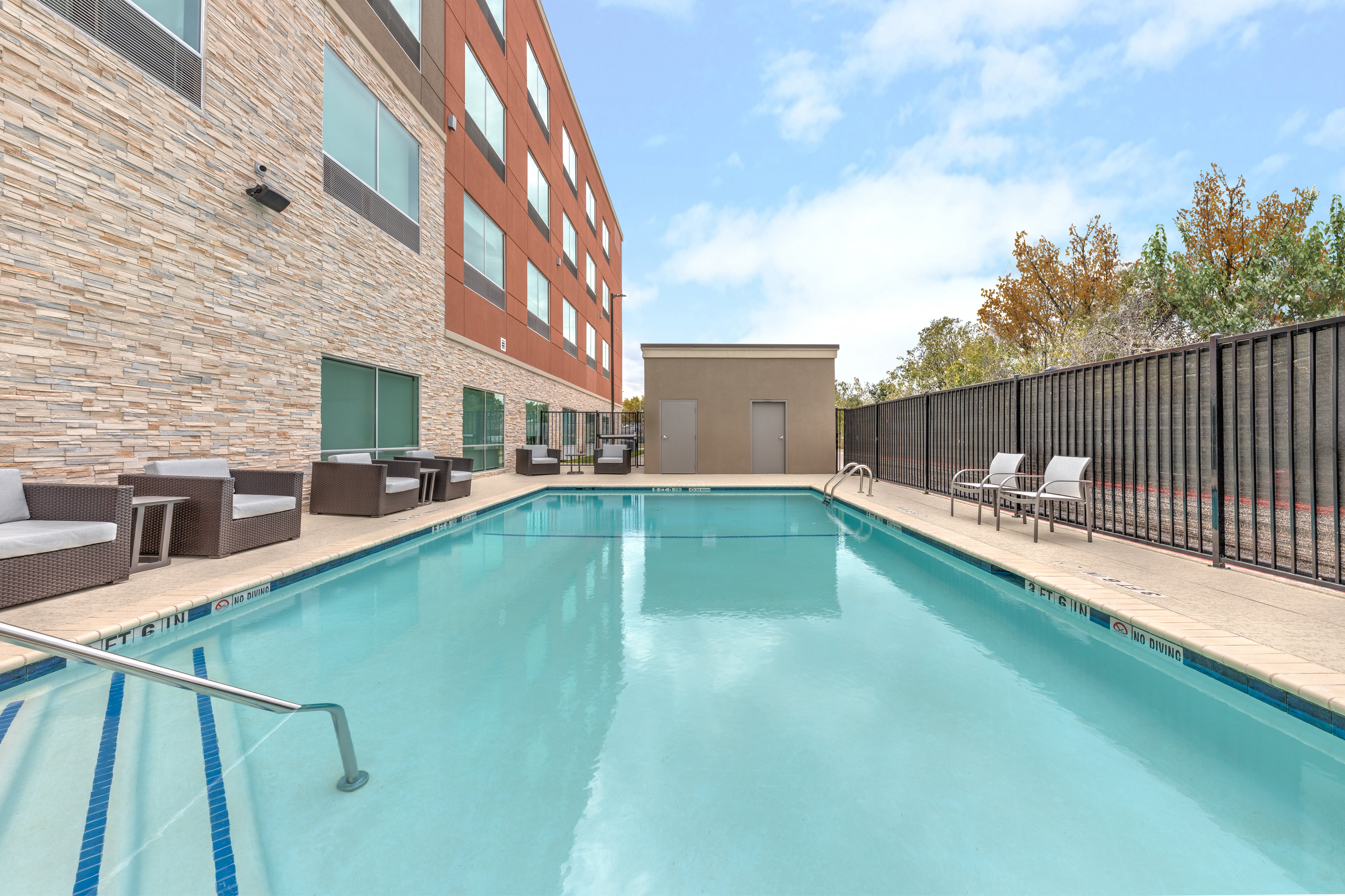 holiday inn express and suites austin airport east