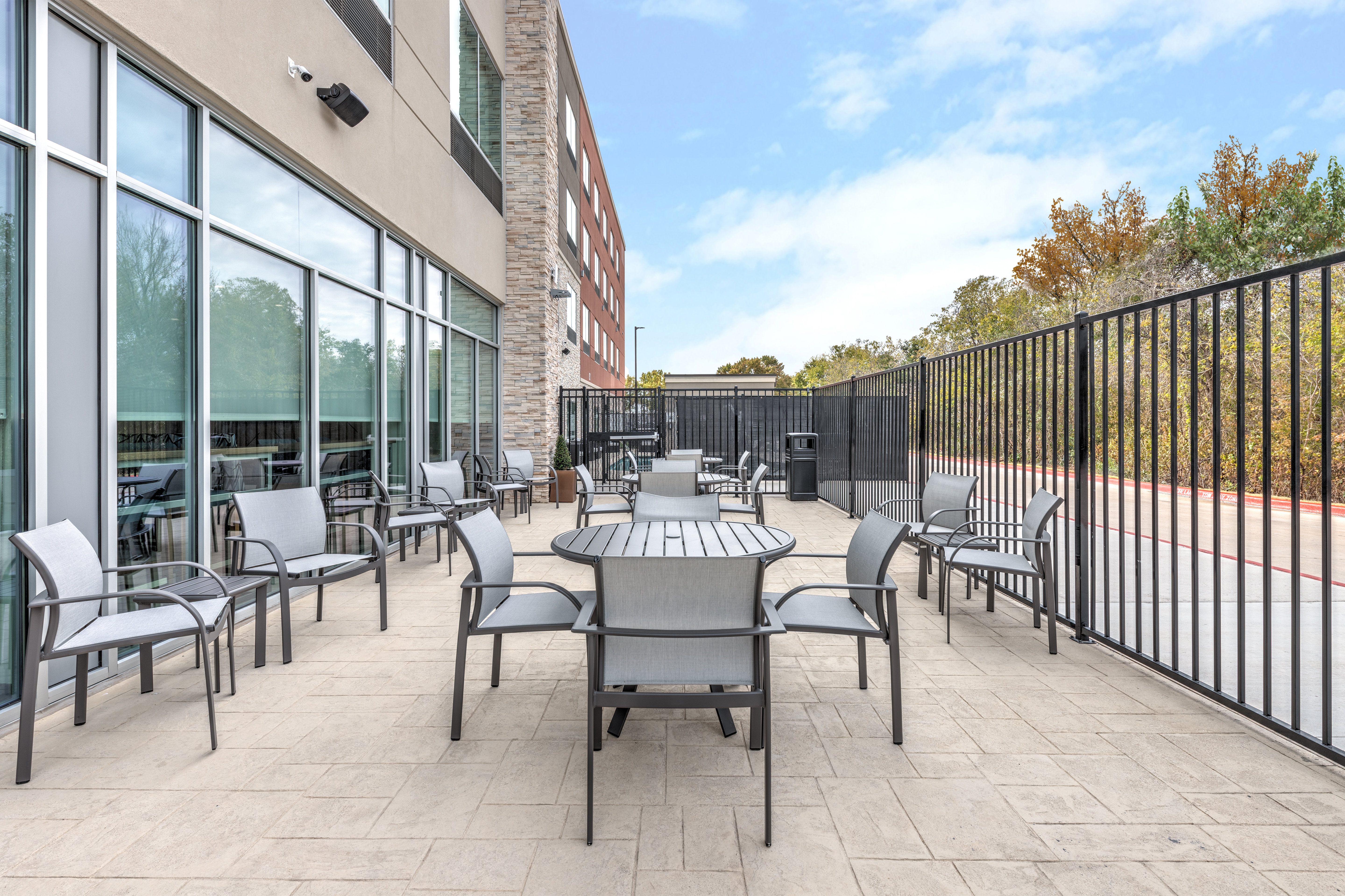 holiday inn express and suites austin airport east
