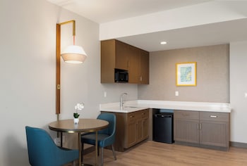 holiday inn hotel and suites monterey park los angel