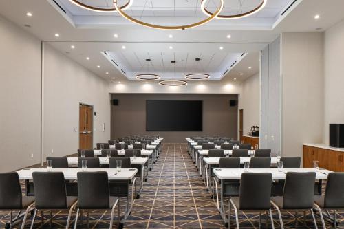 holiday inn hotel and suites monterey park los angel