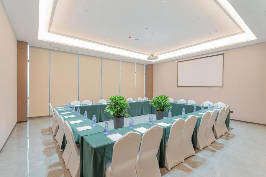 holiday inn express bazhong center an ihg hotel