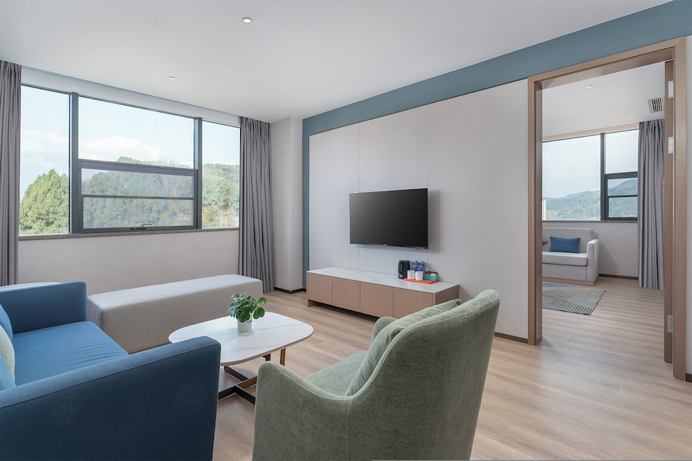 holiday inn express bazhong center an ihg hotel
