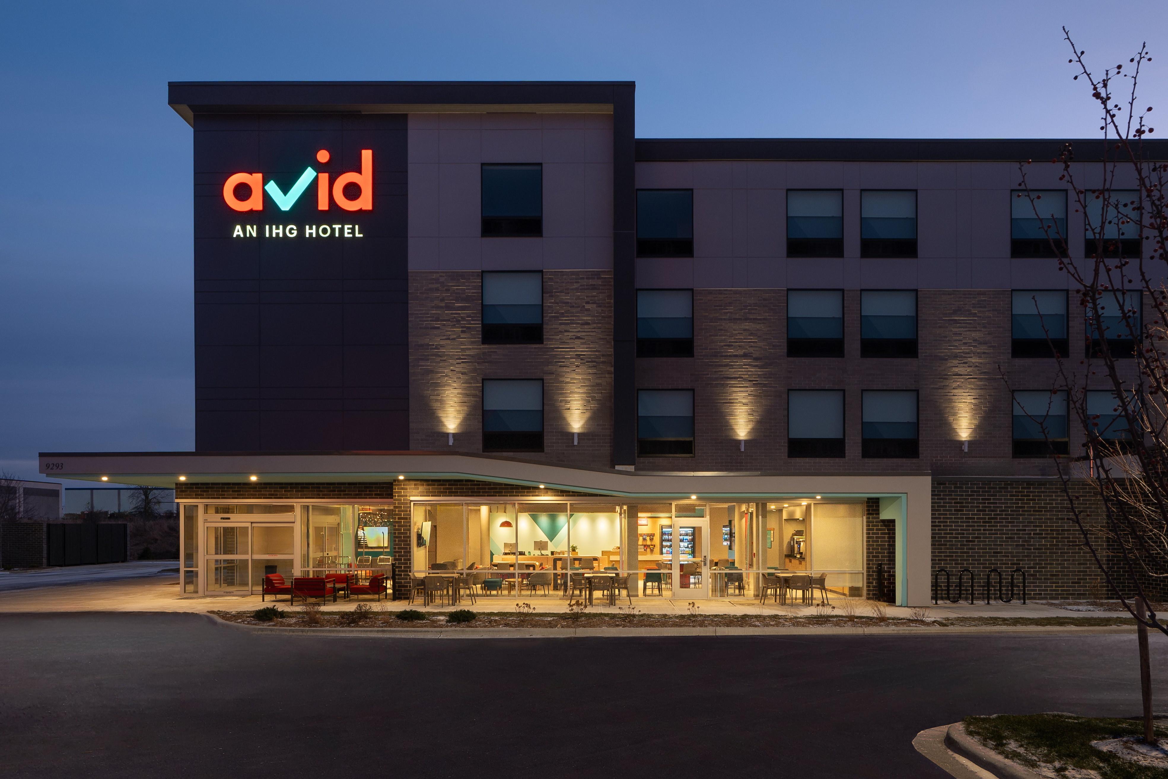 avid hotel oak creek an ihg hotel