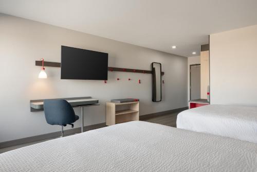 avid hotel oak creek an ihg hotel