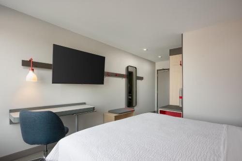 avid hotel oak creek an ihg hotel