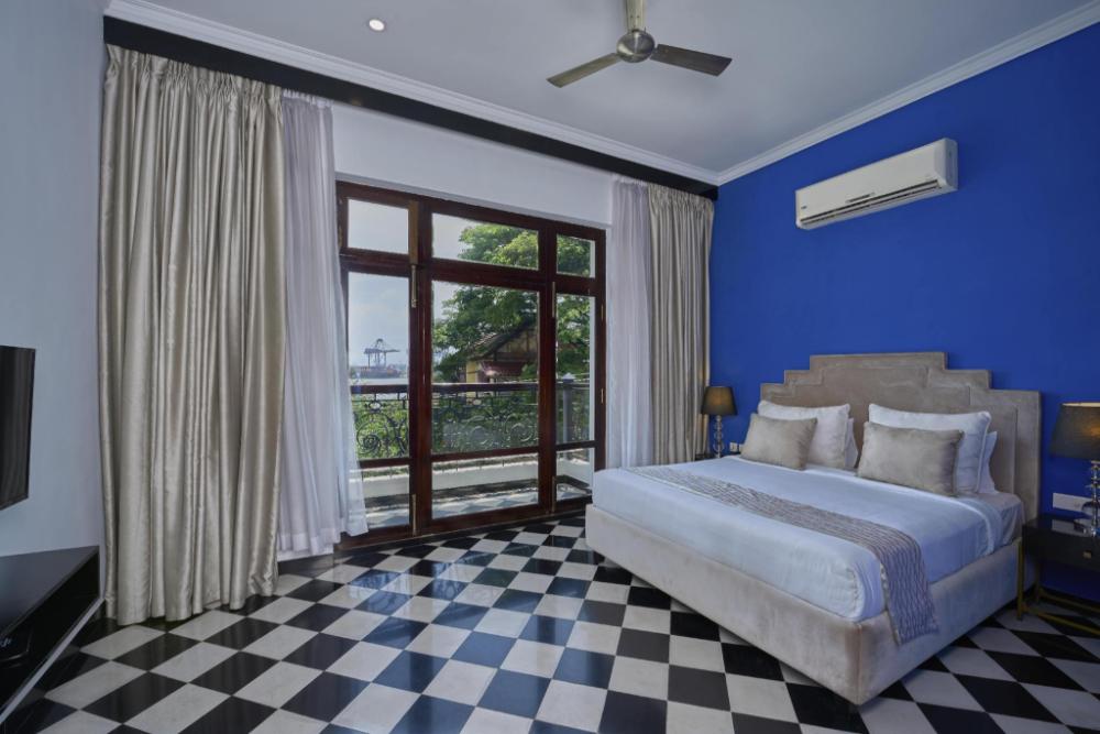 the old court house by abad