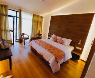 crestmont snow view resort ranikhet