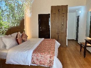 crestmont snow view resort ranikhet