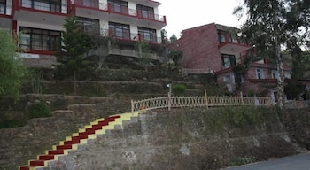 crestmont snow view resort ranikhet