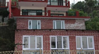 crestmont snow view resort ranikhet