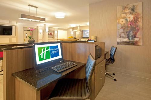 holiday inn express hotel and suites minneapolis minnetonka by ihg