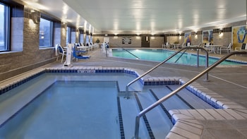 Holiday Inn Express Hotel & Suites Minneapolis-Minnetonka By Ihg,Near Skiing,3 star