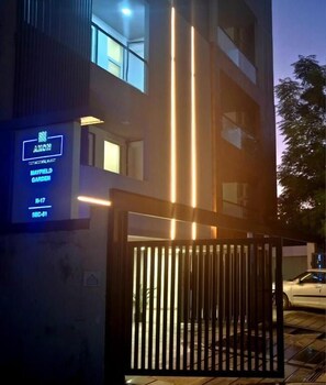 axon mayfield garden near artemis hospital sector 51