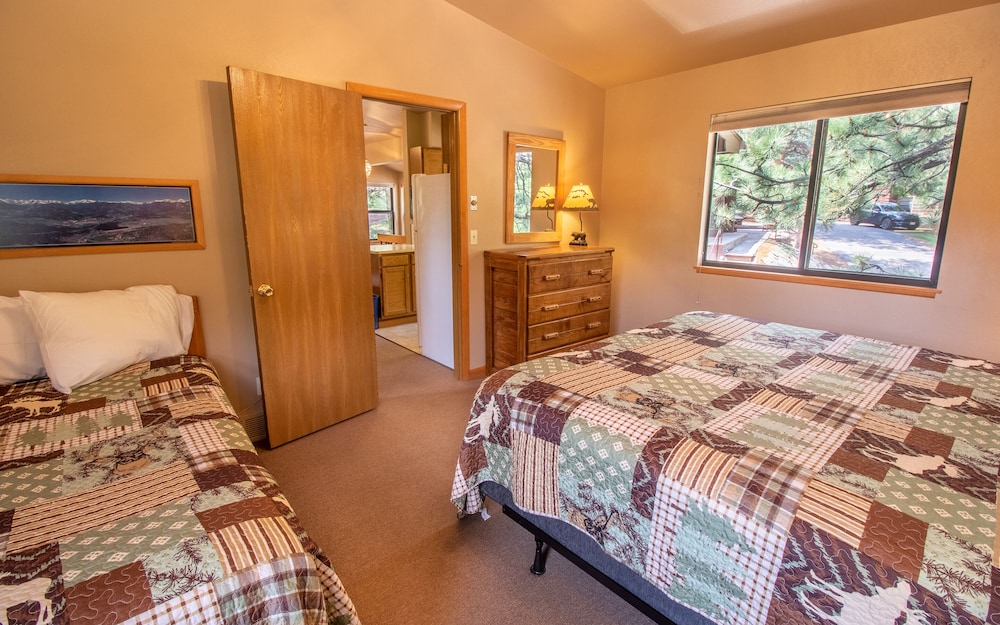 castle mountain lodge