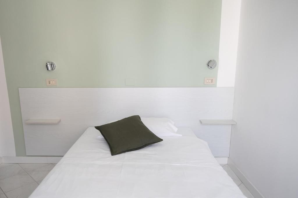 hotel the sea