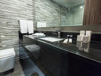 white diamond hotel sari