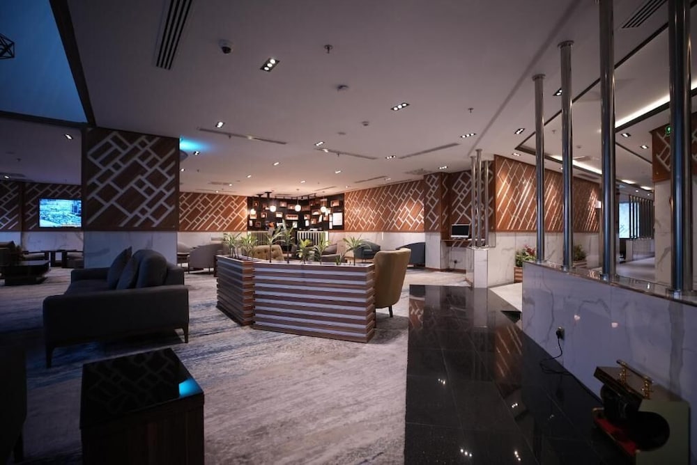 white diamond hotel sari