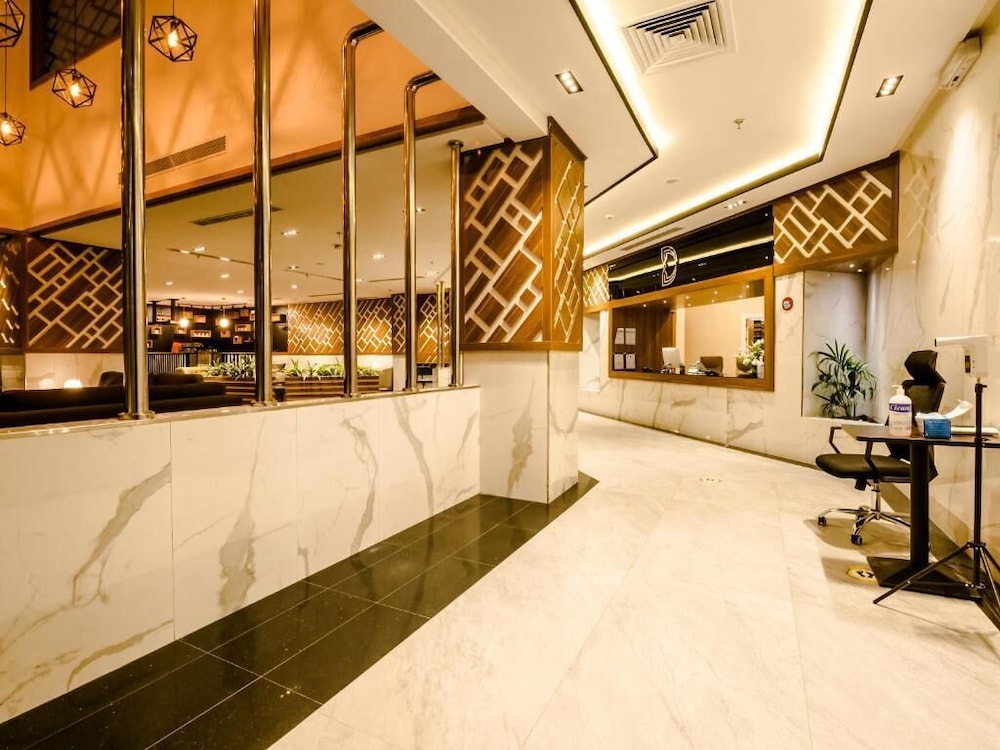 white diamond hotel sari