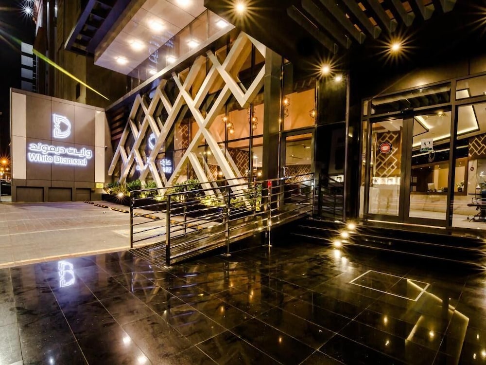 white diamond hotel sari