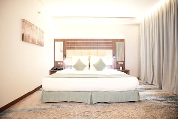 white diamond hotel sari