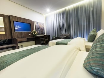 white diamond hotel sari