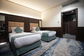 white diamond hotel sari