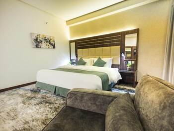white diamond hotel sari