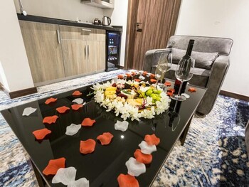white diamond hotel sari